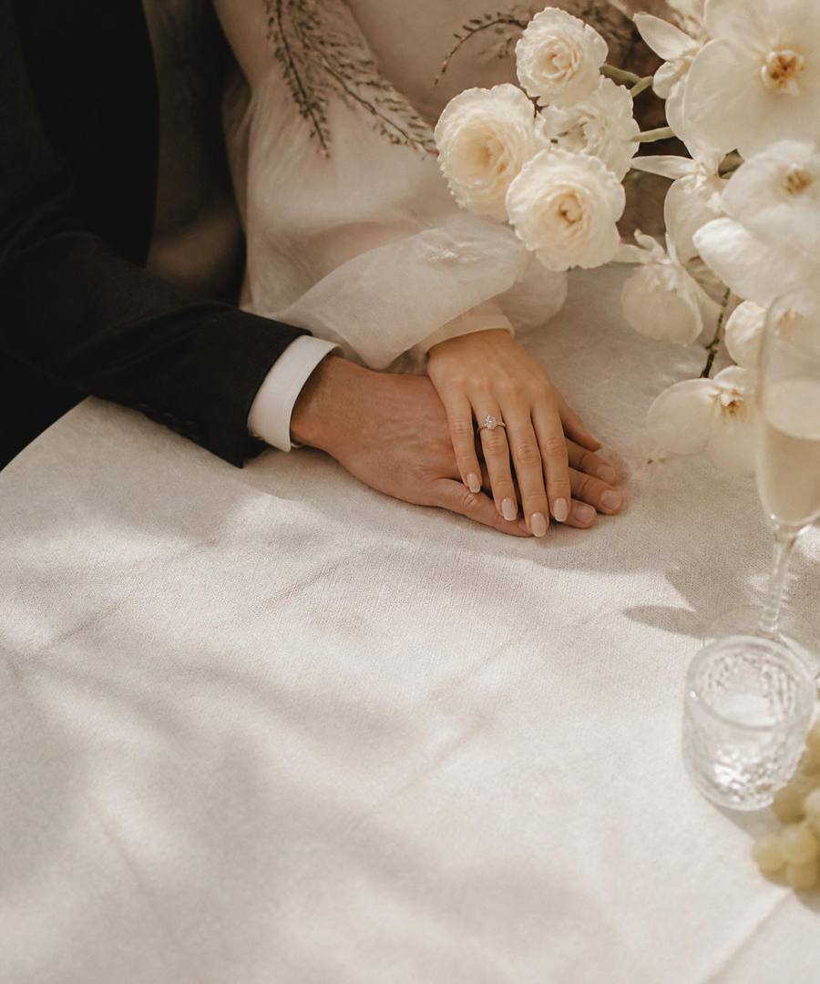 Preview of a published Hivell wedding website on a desktop browser